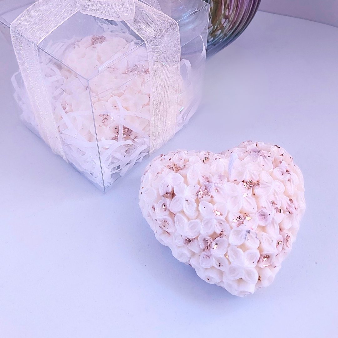 Vela decorativa en forma de corazón de cera de soja hecha a mano