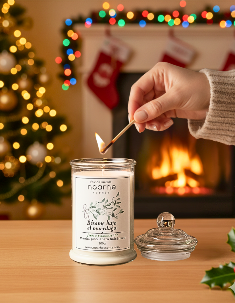 Bésame Bajo el Muérdago – Vela Aromática Floral y Festiva | Colección Magia en Navidad
