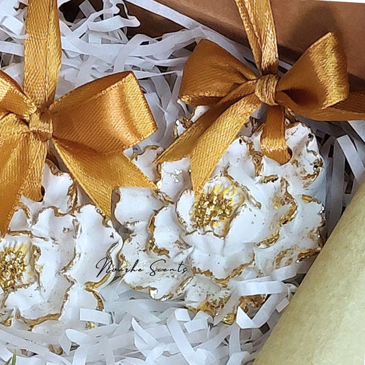 "Perfumador artesanal hecho a mano con resina biodegradable y cinta de satén personalizada"