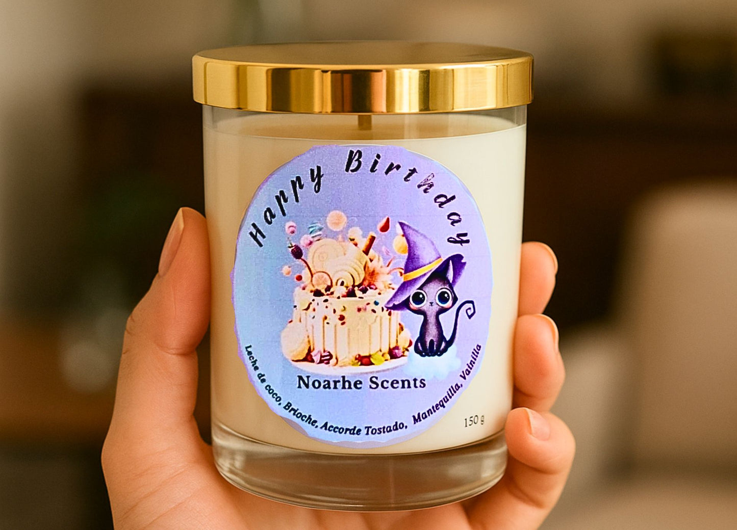 Celebra cumpleaños con magia y aroma: una vela vegana, artesanal y libre de ftalatos, perfecta para regalar y crear recuerdos inolvidables.
