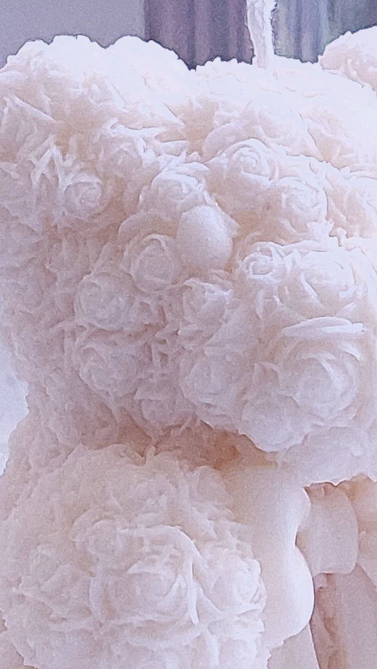 Vela decorativa en forma de osito hecha a mano con cera de soja natural