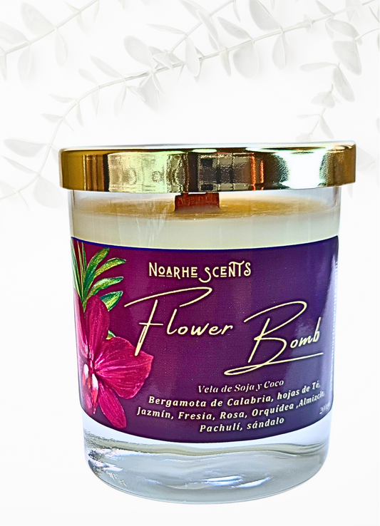 Flower Bomb es una experiencia sensorial única, creada con meticuloso cuidado para ofrecerte una fragancia irresistible y sofisticada. Cada vela es vertida a mano, asegurando calidad y exclusividad en cada detalle.
