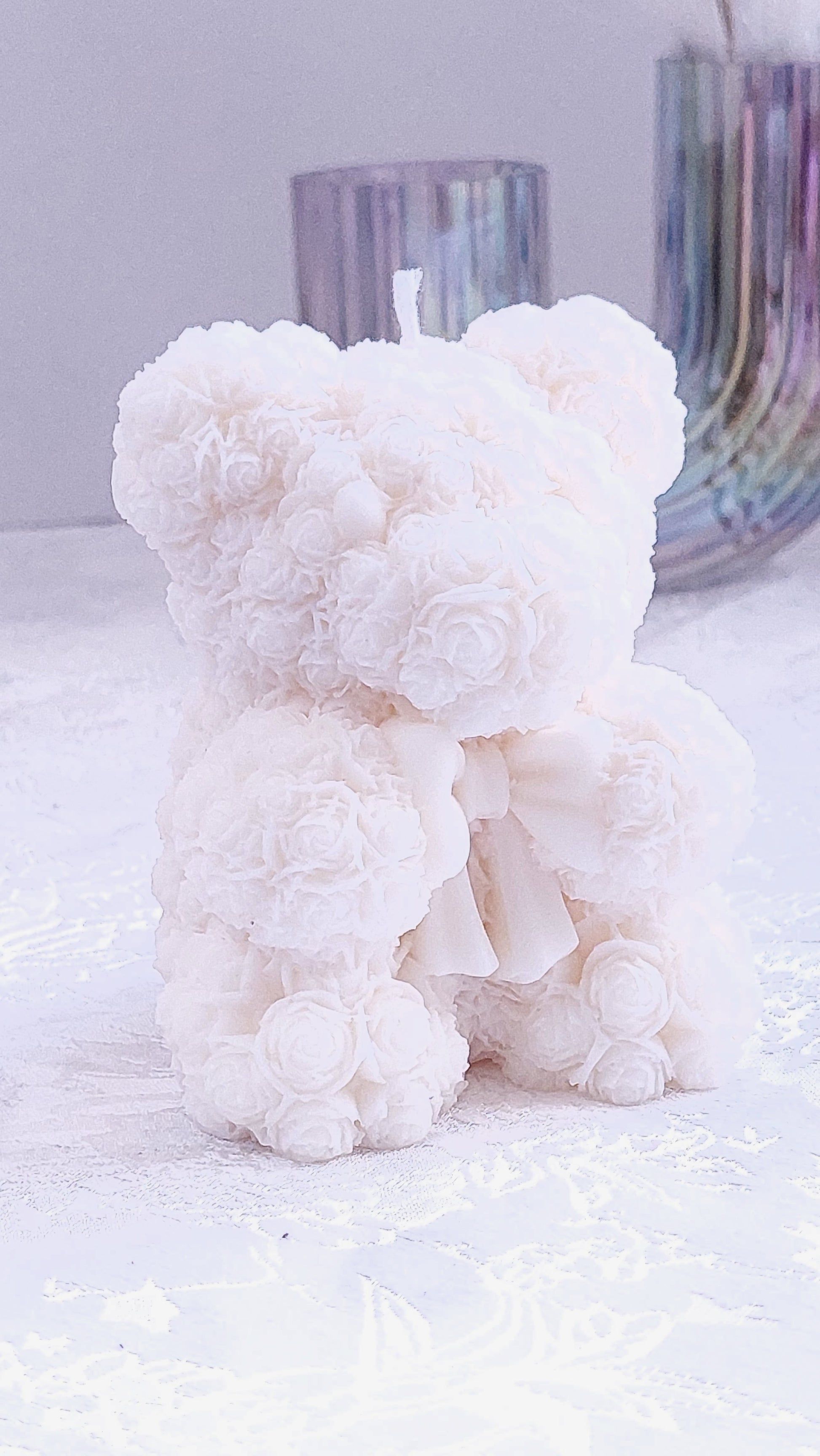 Vela Big Loving Teddy Bear hecha con cera de soja 100% natural. Artesanal, ecológica y personalizable en color y aroma. Ideal para decorar o regalar, añade ternura y calidez a cualquier espacio.